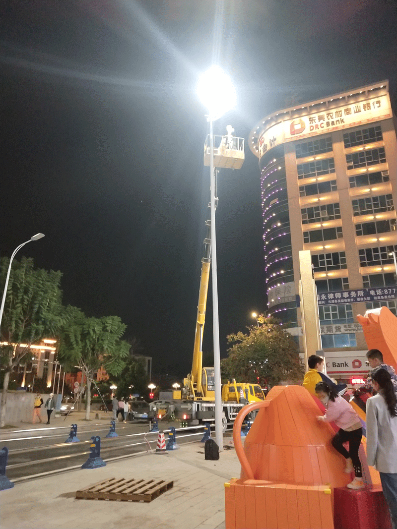 東莞樟木頭匯景城12米廣場燈案例